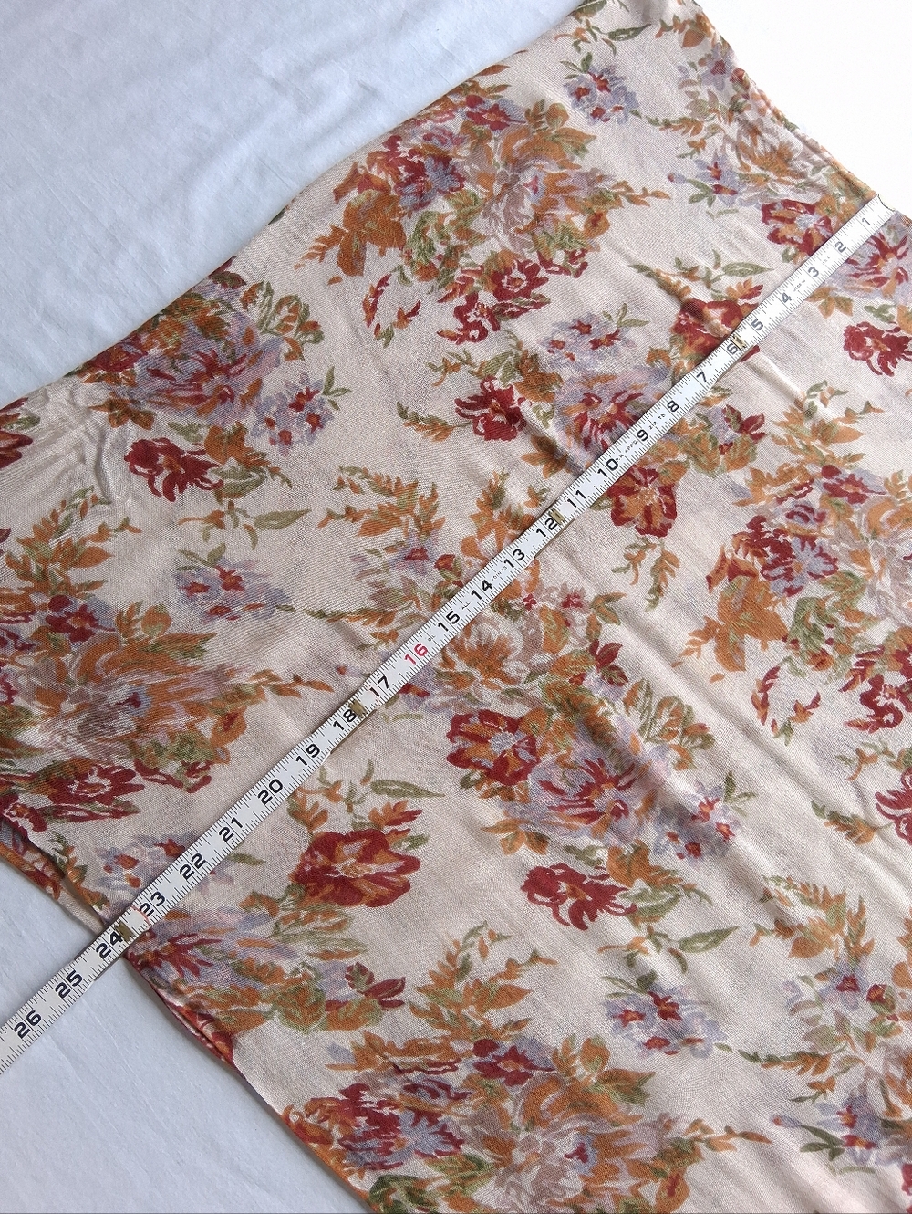 Reitmans Scarf Floral Lightweight Rectangular Cream, Red & green - Picture 10 of 15